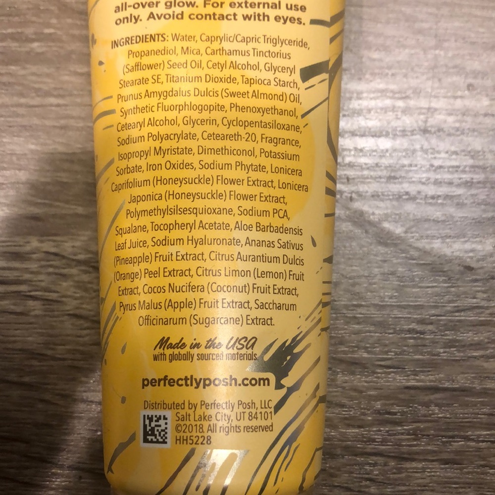 Perfectly Posh You’re in Luxe - Picture 3 of 3